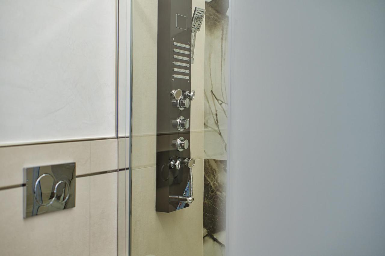 Distinto Suite & Rooms Lecce Kültér fotó