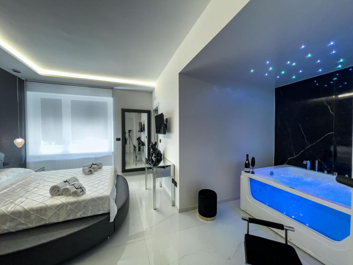Distinto Suite & Rooms Lecce Kültér fotó