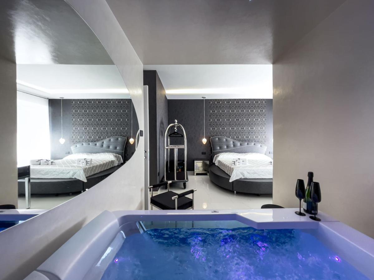 Distinto Suite & Rooms Lecce Kültér fotó